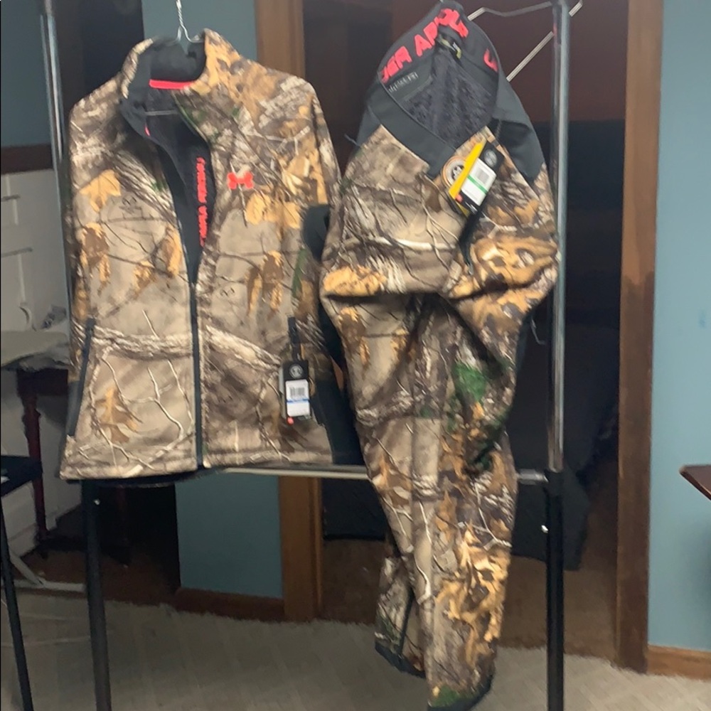 Brand new Under Armour Cold Gear Camo outfit